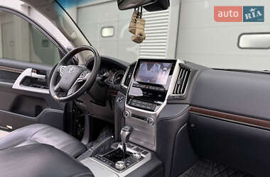 Внедорожник / Кроссовер Toyota Land Cruiser 2017 в 