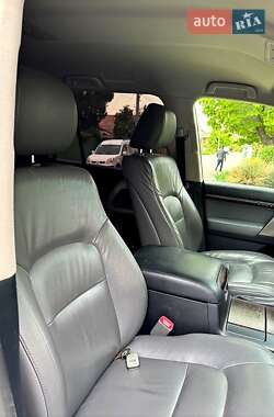 Позашляховик / Кросовер Toyota Land Cruiser 2010 в 