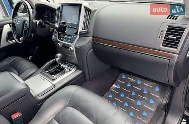 Внедорожник / Кроссовер Toyota Land Cruiser 2018 в 