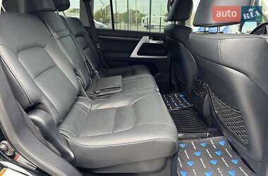 Внедорожник / Кроссовер Toyota Land Cruiser 2018 в 