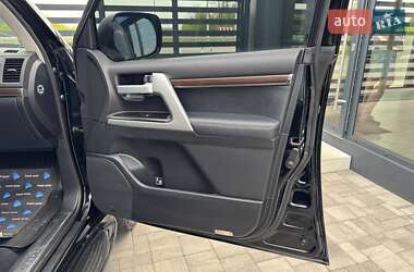 Внедорожник / Кроссовер Toyota Land Cruiser 2018 в 