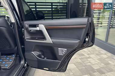 Внедорожник / Кроссовер Toyota Land Cruiser 2018 в 