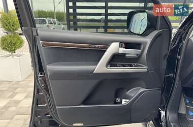 Внедорожник / Кроссовер Toyota Land Cruiser 2018 в 