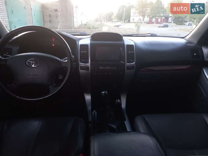 Внедорожник / Кроссовер Toyota Land Cruiser 2006 в Лозовой