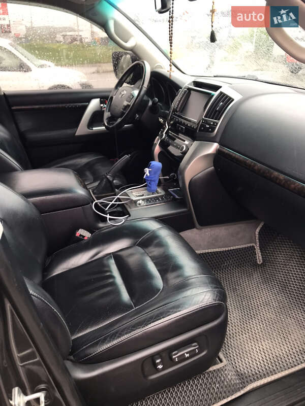 Внедорожник / Кроссовер Toyota Land Cruiser 2012 в Каменец-Подольском