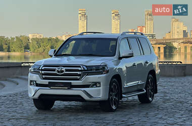 Внедорожник / Кроссовер Toyota Land Cruiser 2017 в 
