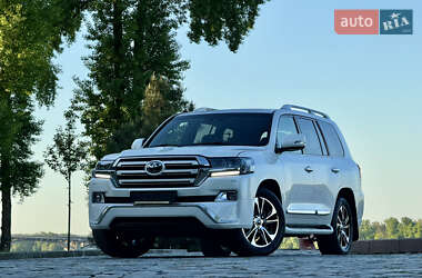 Внедорожник / Кроссовер Toyota Land Cruiser 2017 в 