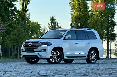 Внедорожник / Кроссовер Toyota Land Cruiser 2017 в 