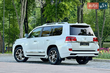 Внедорожник / Кроссовер Toyota Land Cruiser 2017 в 