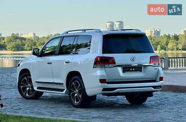 Внедорожник / Кроссовер Toyota Land Cruiser 2017 в 