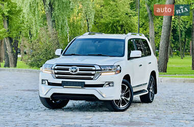 Внедорожник / Кроссовер Toyota Land Cruiser 2017 в 