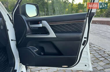 Внедорожник / Кроссовер Toyota Land Cruiser 2017 в 
