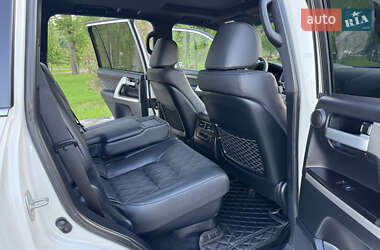 Внедорожник / Кроссовер Toyota Land Cruiser 2017 в 