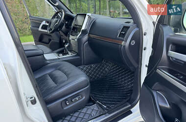Внедорожник / Кроссовер Toyota Land Cruiser 2017 в 