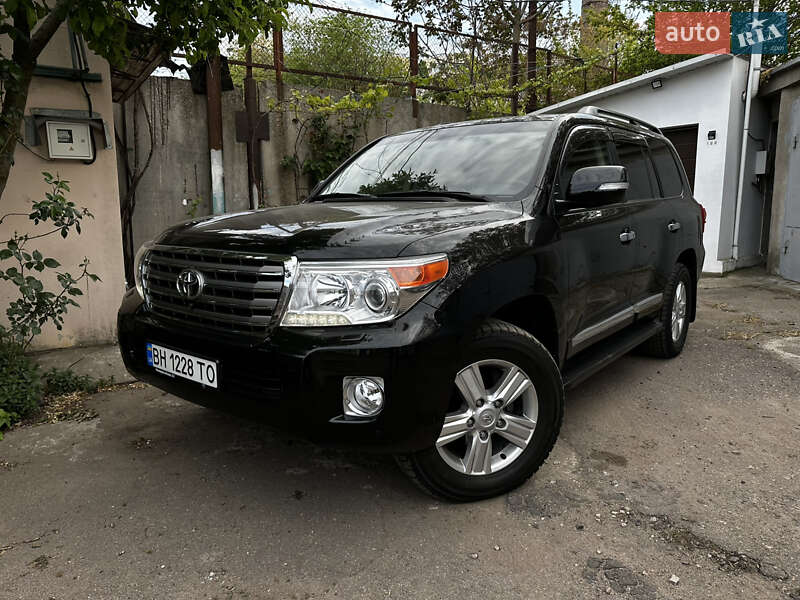 Позашляховик / Кросовер Toyota Land Cruiser 2012 в 