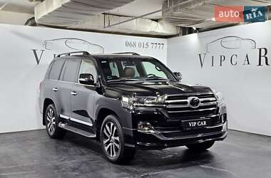 Внедорожник / Кроссовер Toyota Land Cruiser 2018 в 