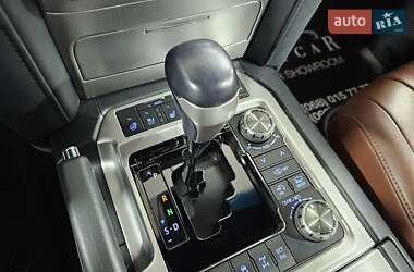 Внедорожник / Кроссовер Toyota Land Cruiser 2018 в 