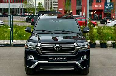 Внедорожник / Кроссовер Toyota Land Cruiser 2017 в 