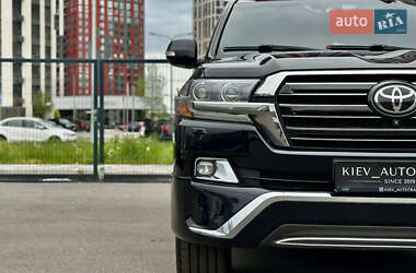 Внедорожник / Кроссовер Toyota Land Cruiser 2017 в 