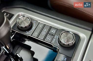 Внедорожник / Кроссовер Toyota Land Cruiser 2017 в 