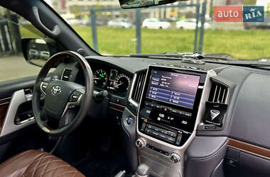 Внедорожник / Кроссовер Toyota Land Cruiser 2017 в 