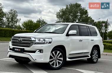 Позашляховик / Кросовер Toyota Land Cruiser 2017 в 