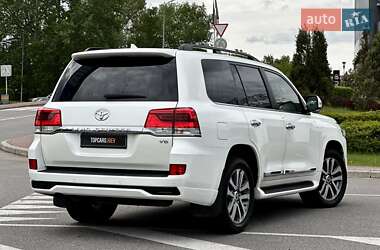 Позашляховик / Кросовер Toyota Land Cruiser 2017 в 