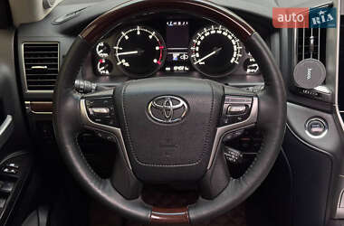 Внедорожник / Кроссовер Toyota Land Cruiser 2017 в 