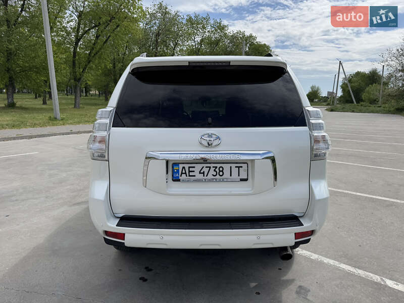 Внедорожник / Кроссовер Toyota Land Cruiser 2012 в Синельниково