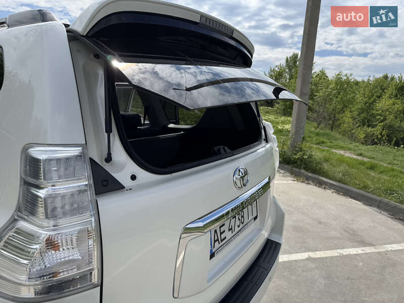 Внедорожник / Кроссовер Toyota Land Cruiser 2012 в Синельниково