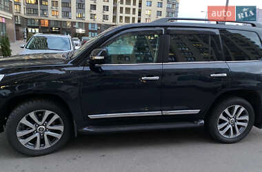 Позашляховик / Кросовер Toyota Land Cruiser 2017 в 