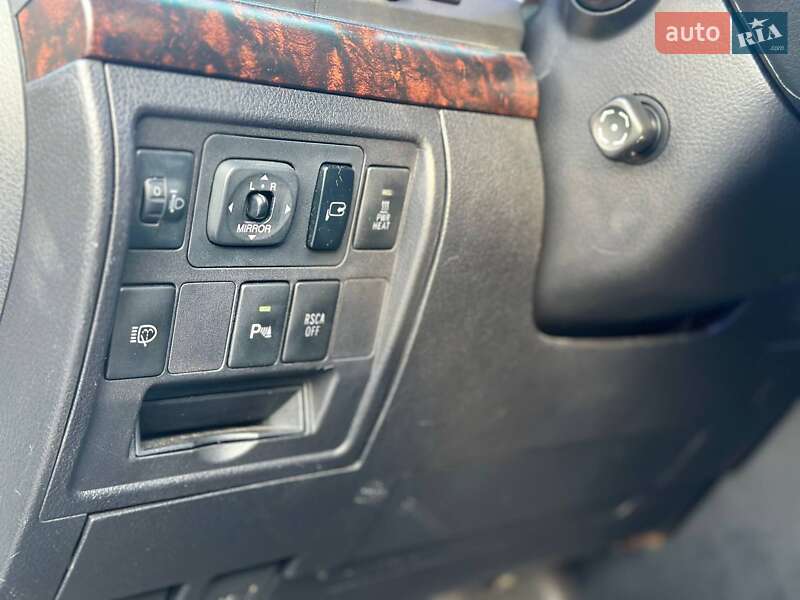 Позашляховик / Кросовер Toyota Land Cruiser 2008 в Луцьку