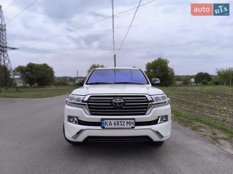 Внедорожник / Кроссовер Toyota Land Cruiser 2018 в 
