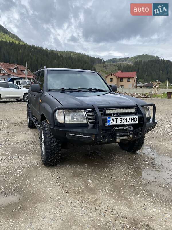 Внедорожник / Кроссовер Toyota Land Cruiser 2003 в Черновцах