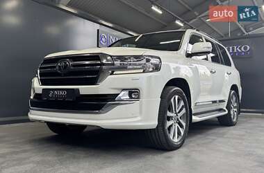 Внедорожник / Кроссовер Toyota Land Cruiser 2019 в 
