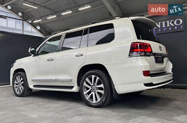 Внедорожник / Кроссовер Toyota Land Cruiser 2019 в 