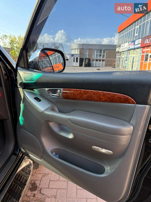 Внедорожник / Кроссовер Toyota Land Cruiser 2005 в Кривом Роге