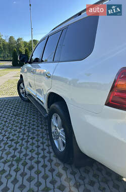 Внедорожник / Кроссовер Toyota Land Cruiser 2012 в 