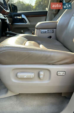 Внедорожник / Кроссовер Toyota Land Cruiser 2012 в 