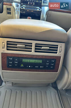 Внедорожник / Кроссовер Toyota Land Cruiser 2012 в 