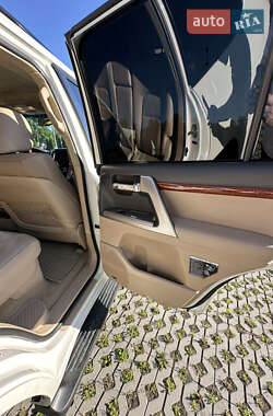 Внедорожник / Кроссовер Toyota Land Cruiser 2012 в 