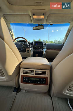 Внедорожник / Кроссовер Toyota Land Cruiser 2012 в 