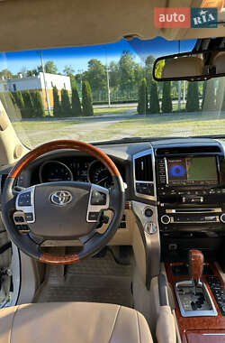 Внедорожник / Кроссовер Toyota Land Cruiser 2012 в 