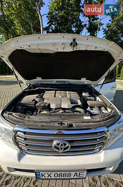 Внедорожник / Кроссовер Toyota Land Cruiser 2012 в 