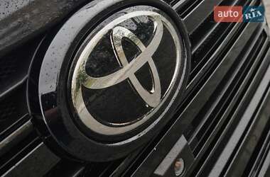 Позашляховик / Кросовер Toyota Land Cruiser 2012 в 