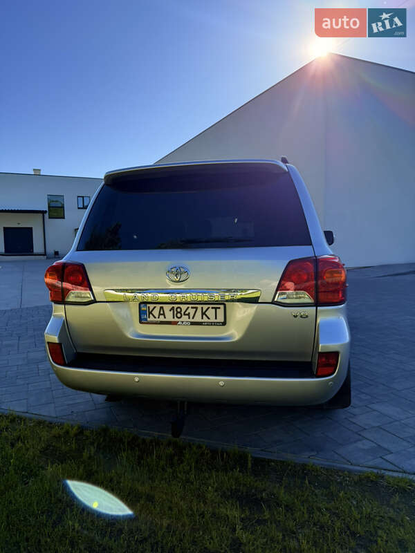 Позашляховик / Кросовер Toyota Land Cruiser 2013 в Луцьку