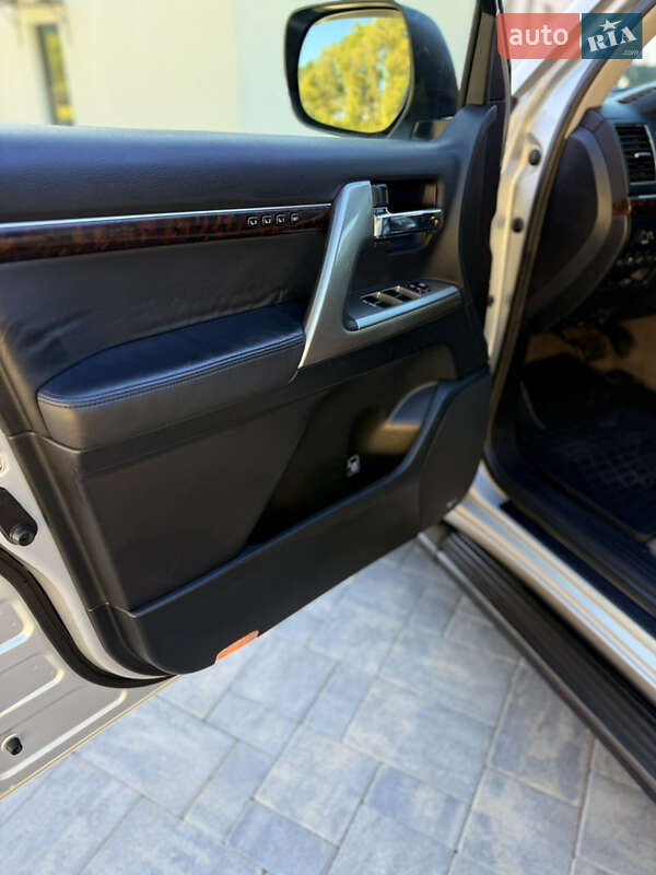 Позашляховик / Кросовер Toyota Land Cruiser 2013 в Луцьку