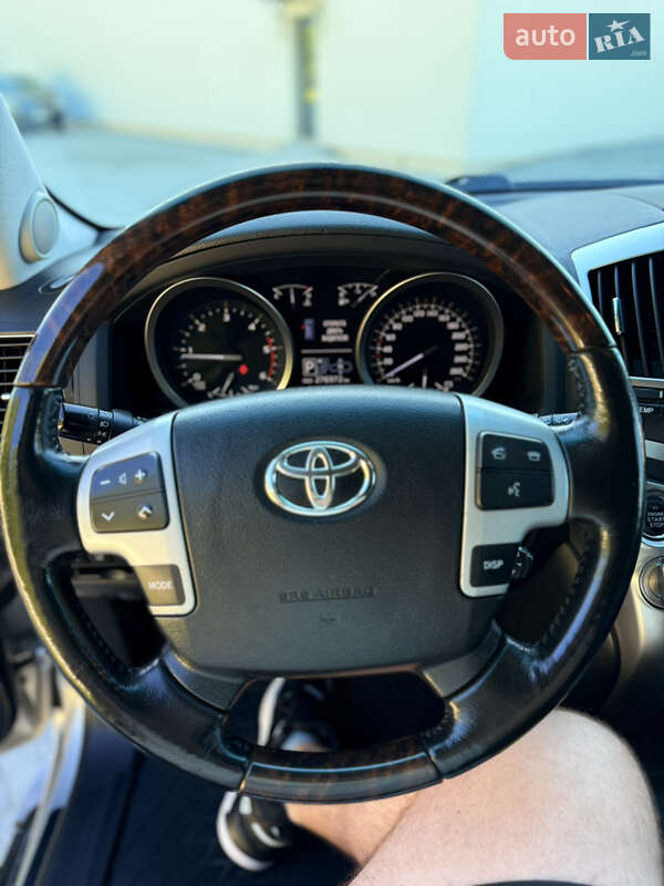Позашляховик / Кросовер Toyota Land Cruiser 2013 в Луцьку