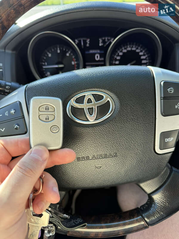 Позашляховик / Кросовер Toyota Land Cruiser 2013 в Луцьку