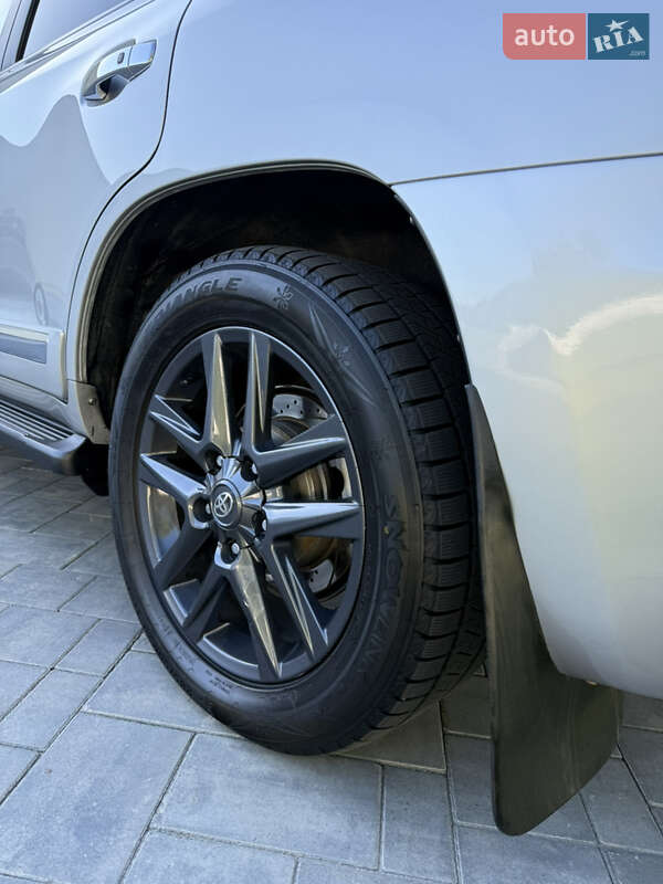 Позашляховик / Кросовер Toyota Land Cruiser 2013 в Луцьку